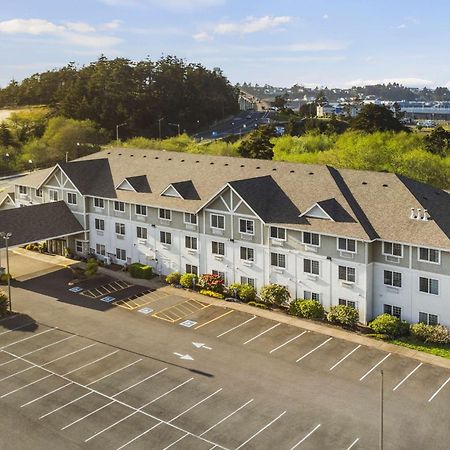 La Quinta By Wyndham Newport Hotel Екстериор снимка