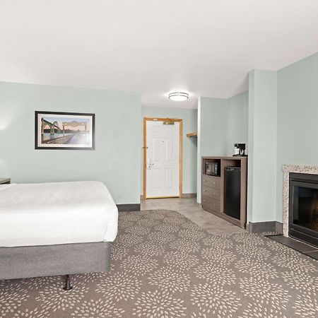 La Quinta By Wyndham Newport Hotel Екстериор снимка