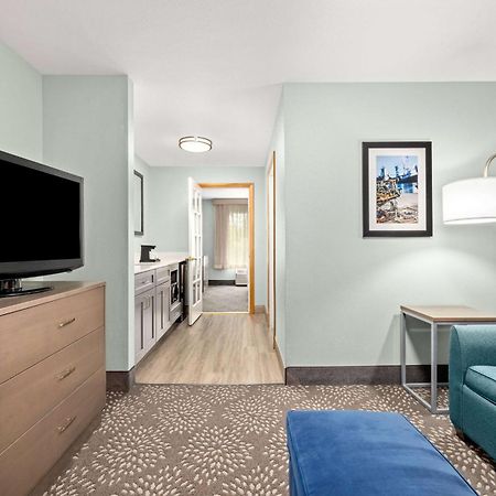 La Quinta By Wyndham Newport Hotel Екстериор снимка