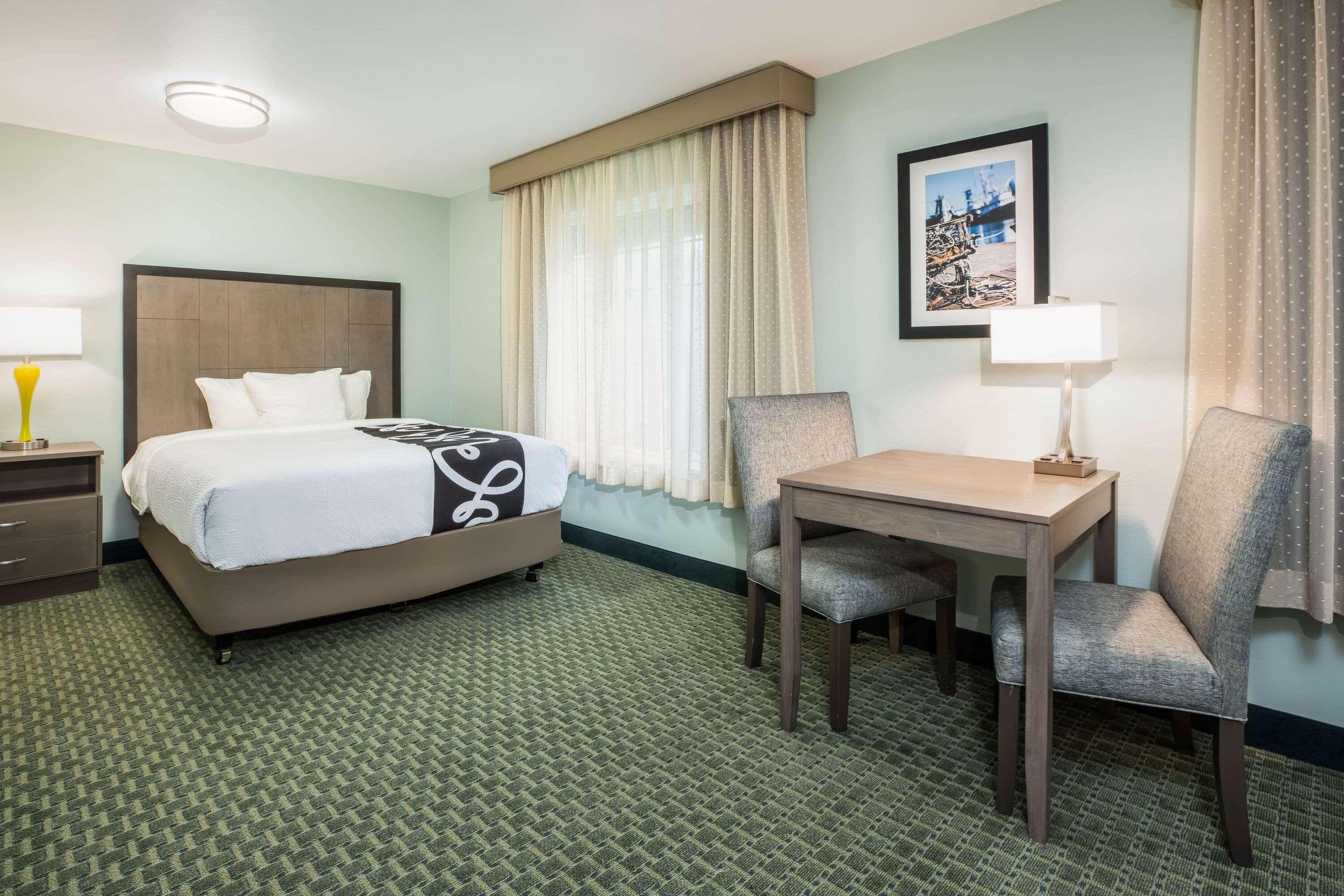 La Quinta By Wyndham Newport Hotel Екстериор снимка