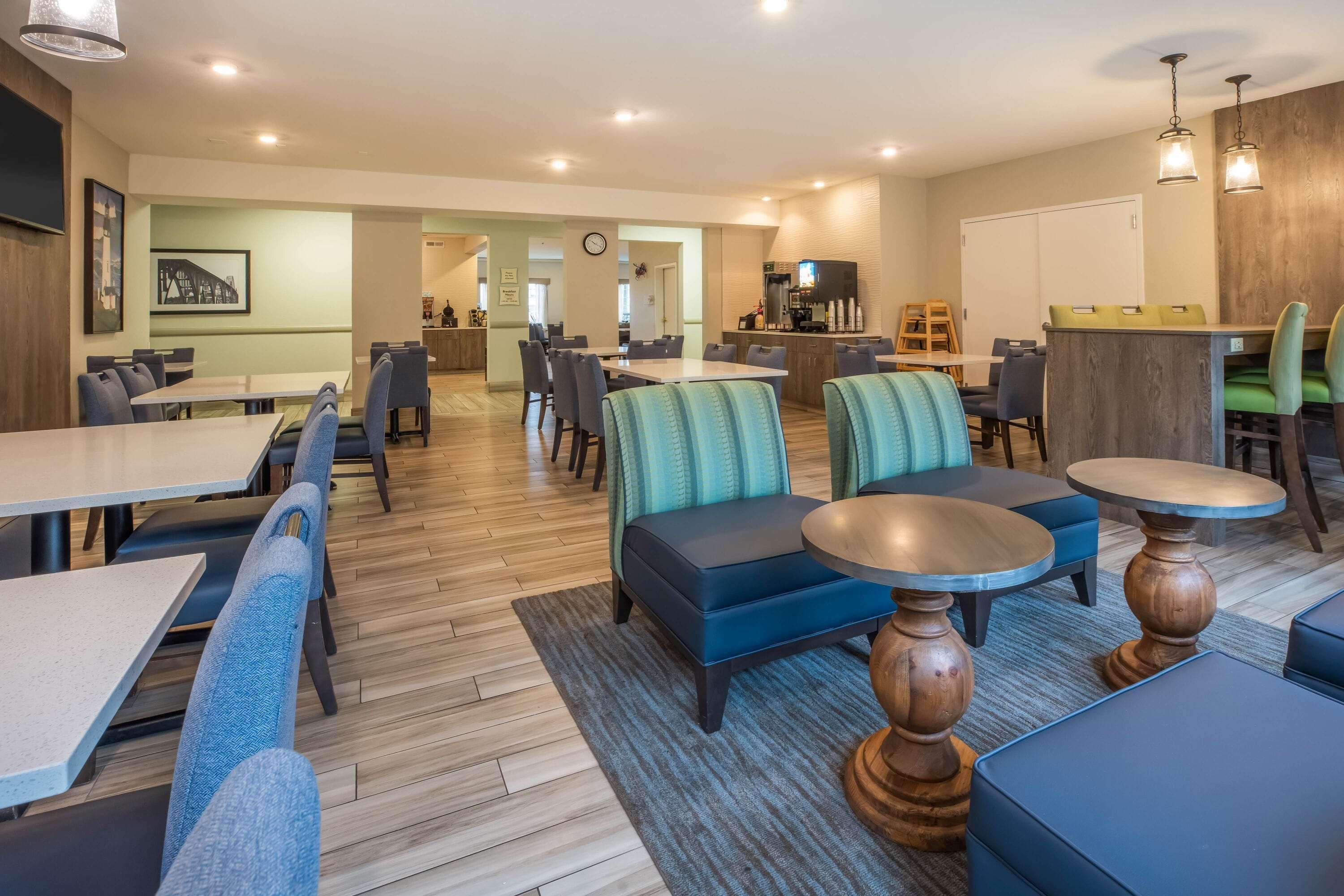 La Quinta By Wyndham Newport Hotel Екстериор снимка