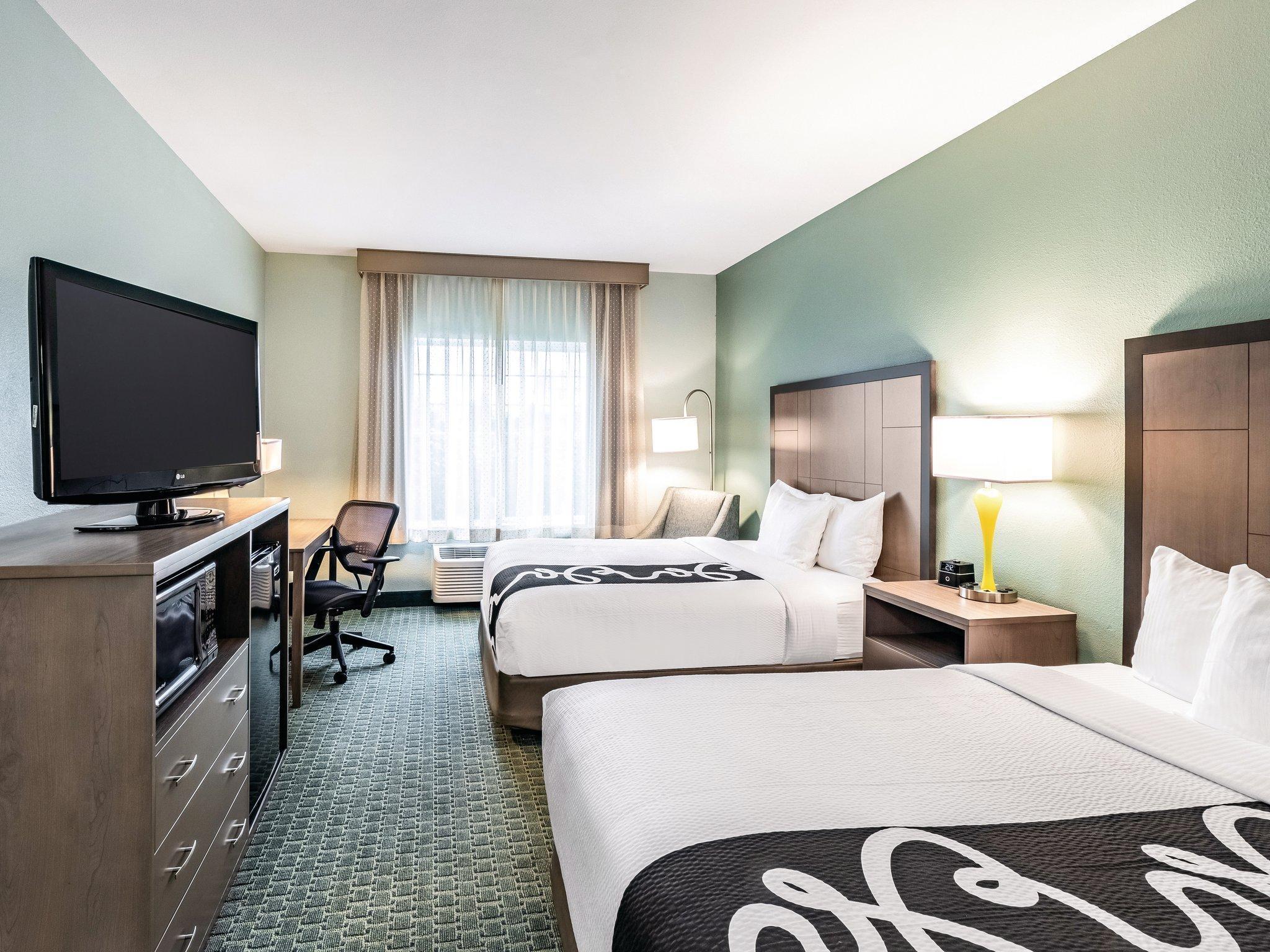 La Quinta By Wyndham Newport Hotel Екстериор снимка