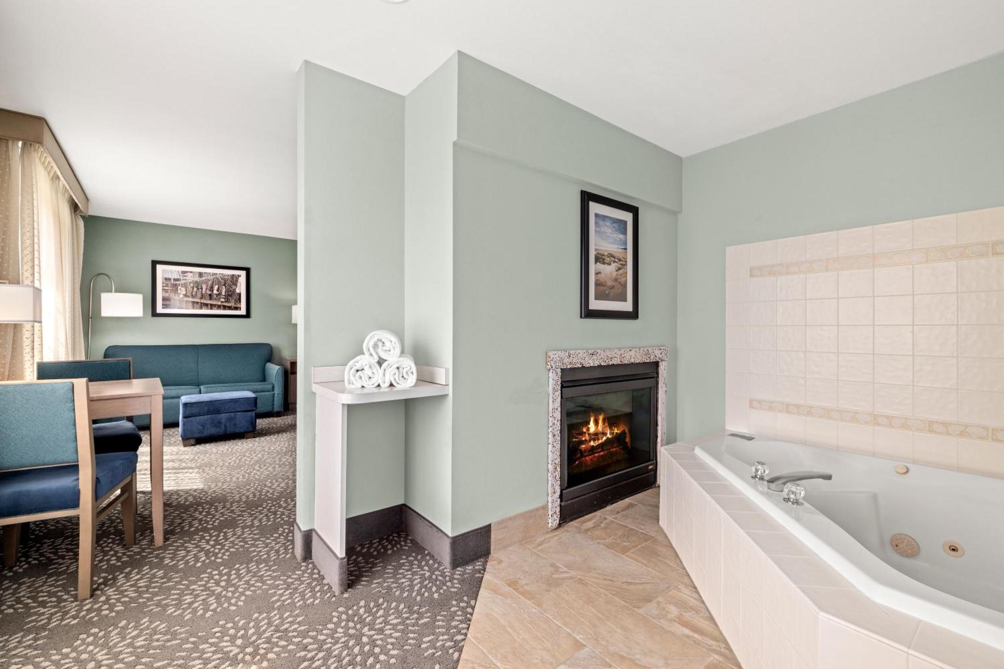 La Quinta By Wyndham Newport Hotel Екстериор снимка