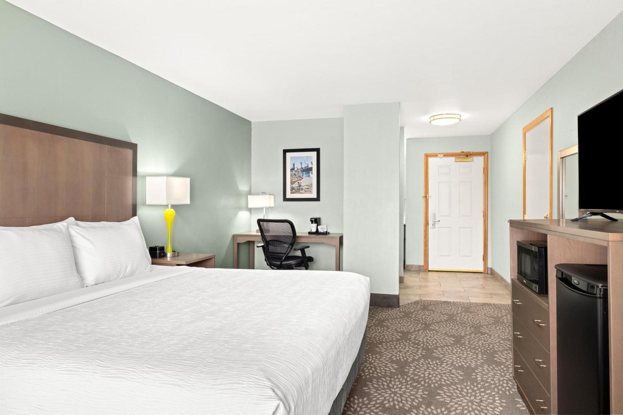 La Quinta By Wyndham Newport Hotel Екстериор снимка