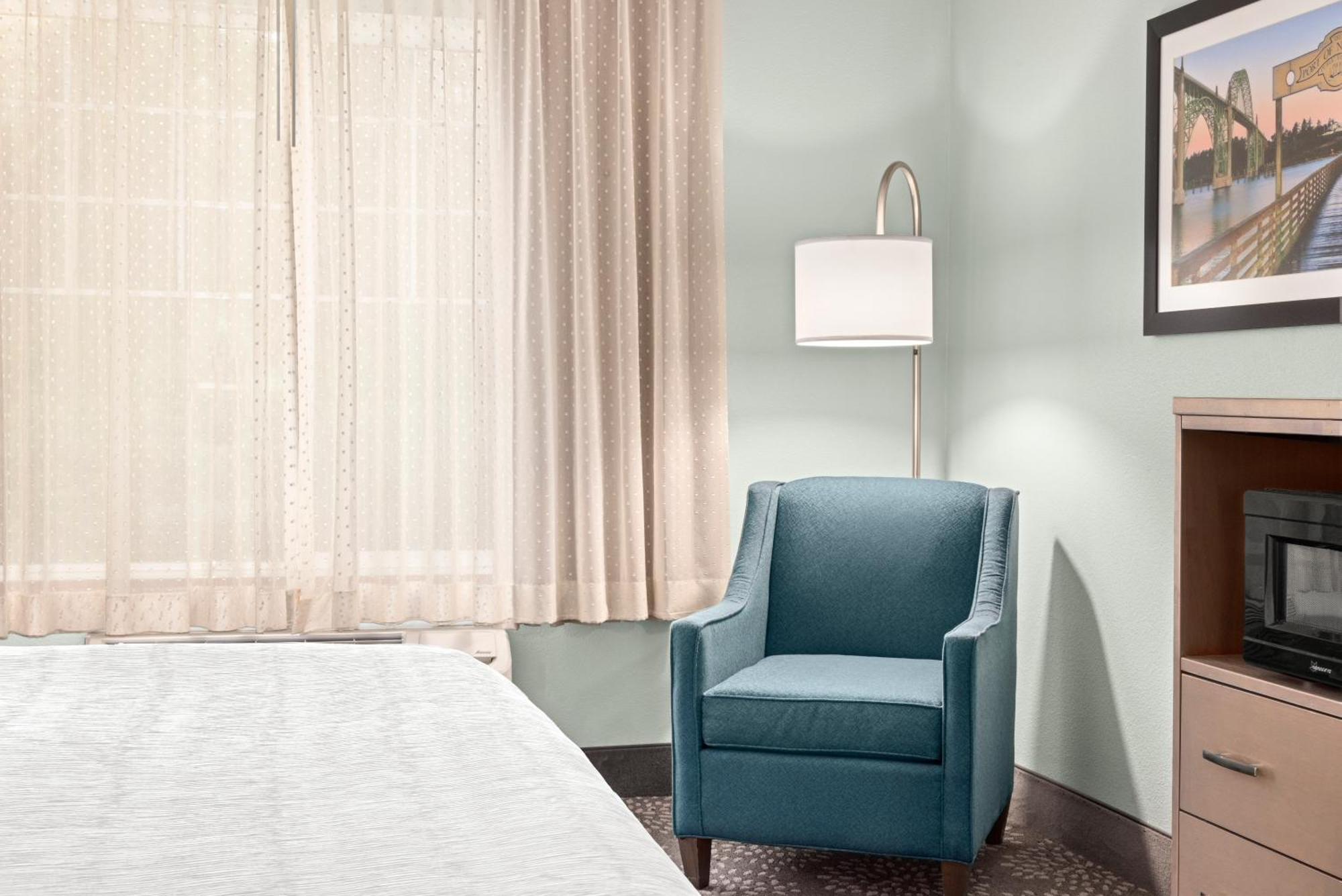 La Quinta By Wyndham Newport Hotel Екстериор снимка