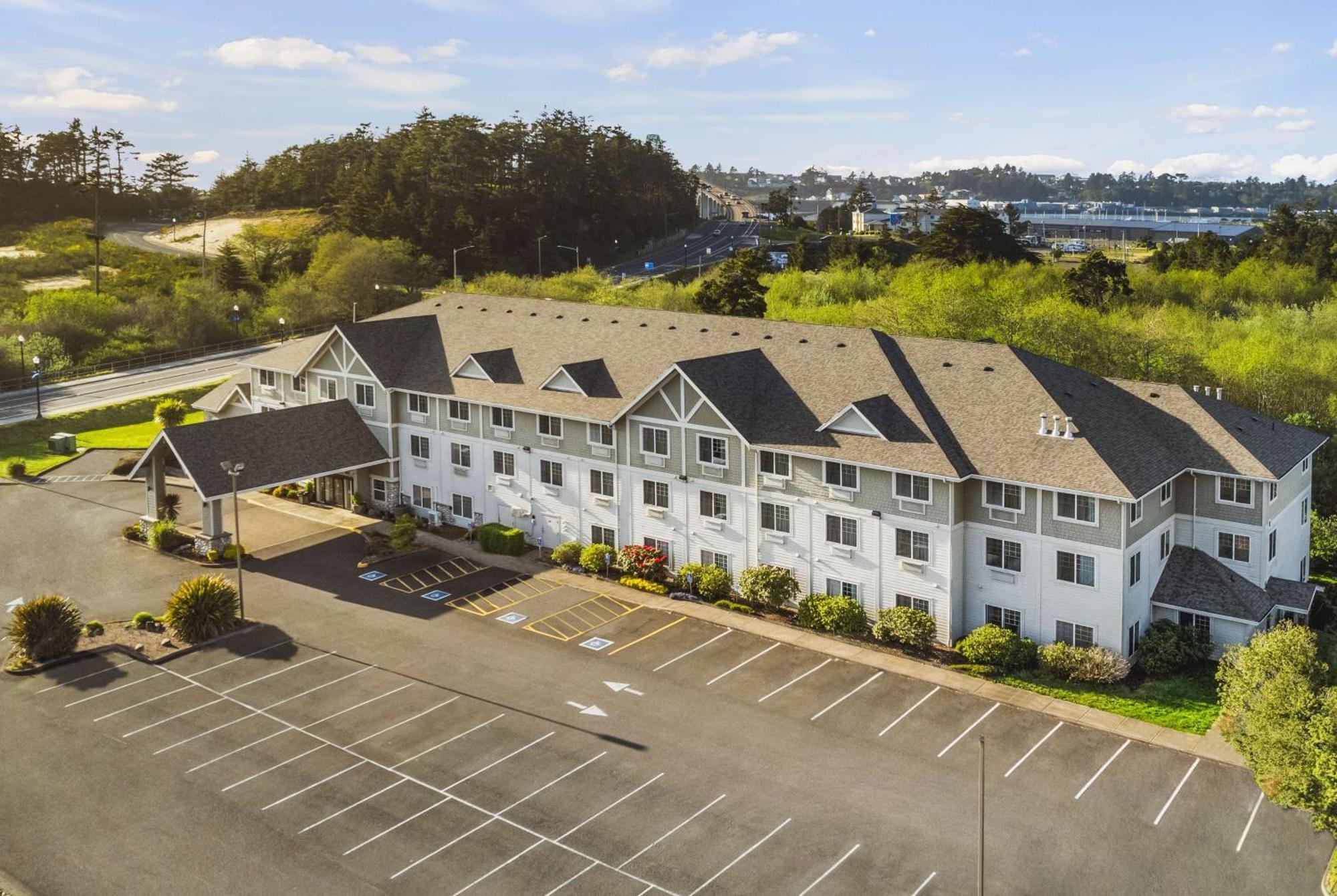 La Quinta By Wyndham Newport Hotel Екстериор снимка