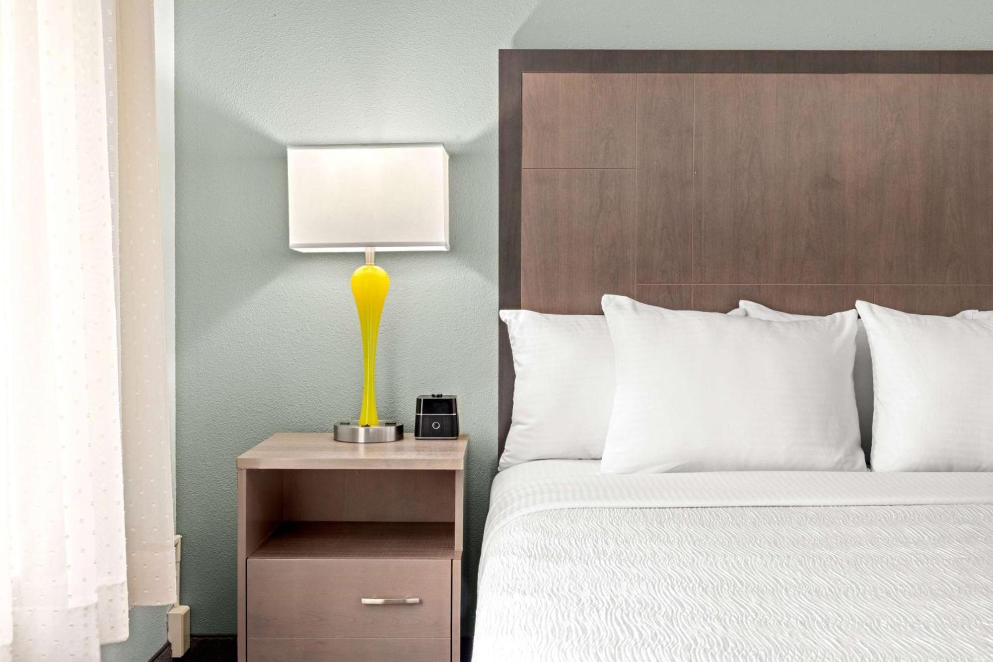 La Quinta By Wyndham Newport Hotel Екстериор снимка