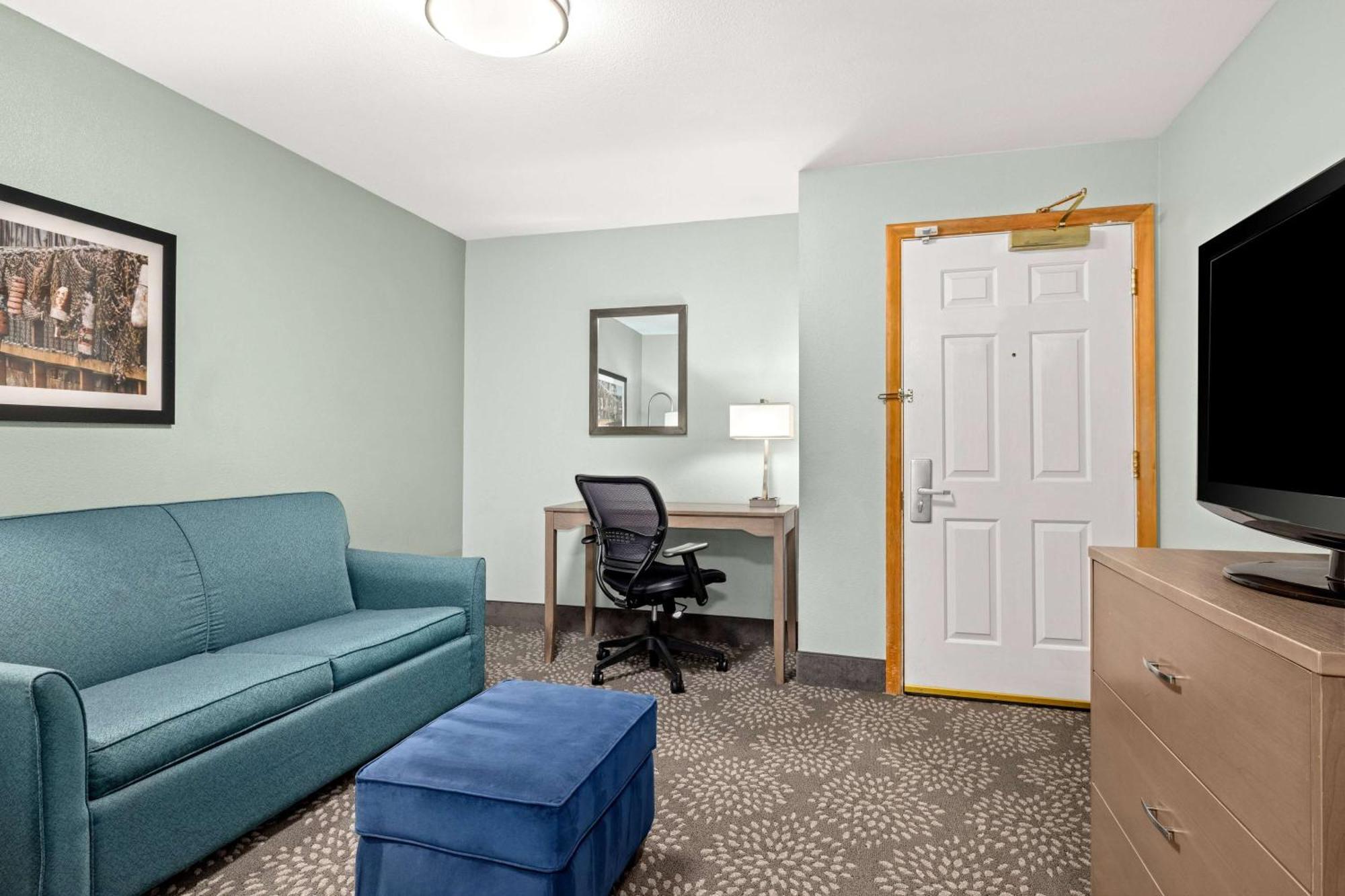 La Quinta By Wyndham Newport Hotel Екстериор снимка
