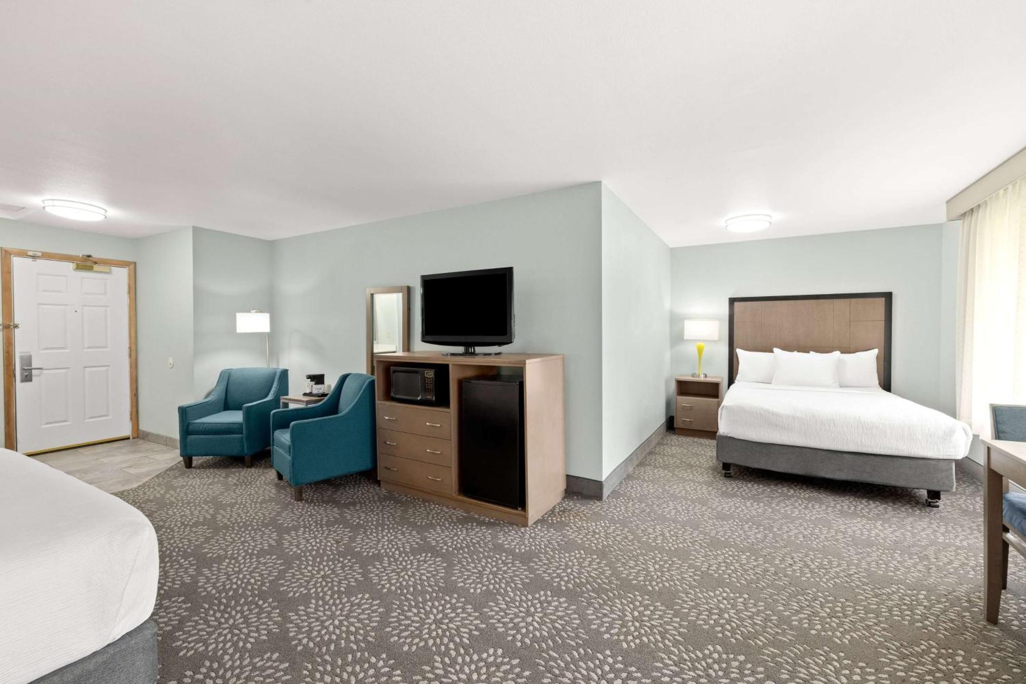 La Quinta By Wyndham Newport Hotel Екстериор снимка