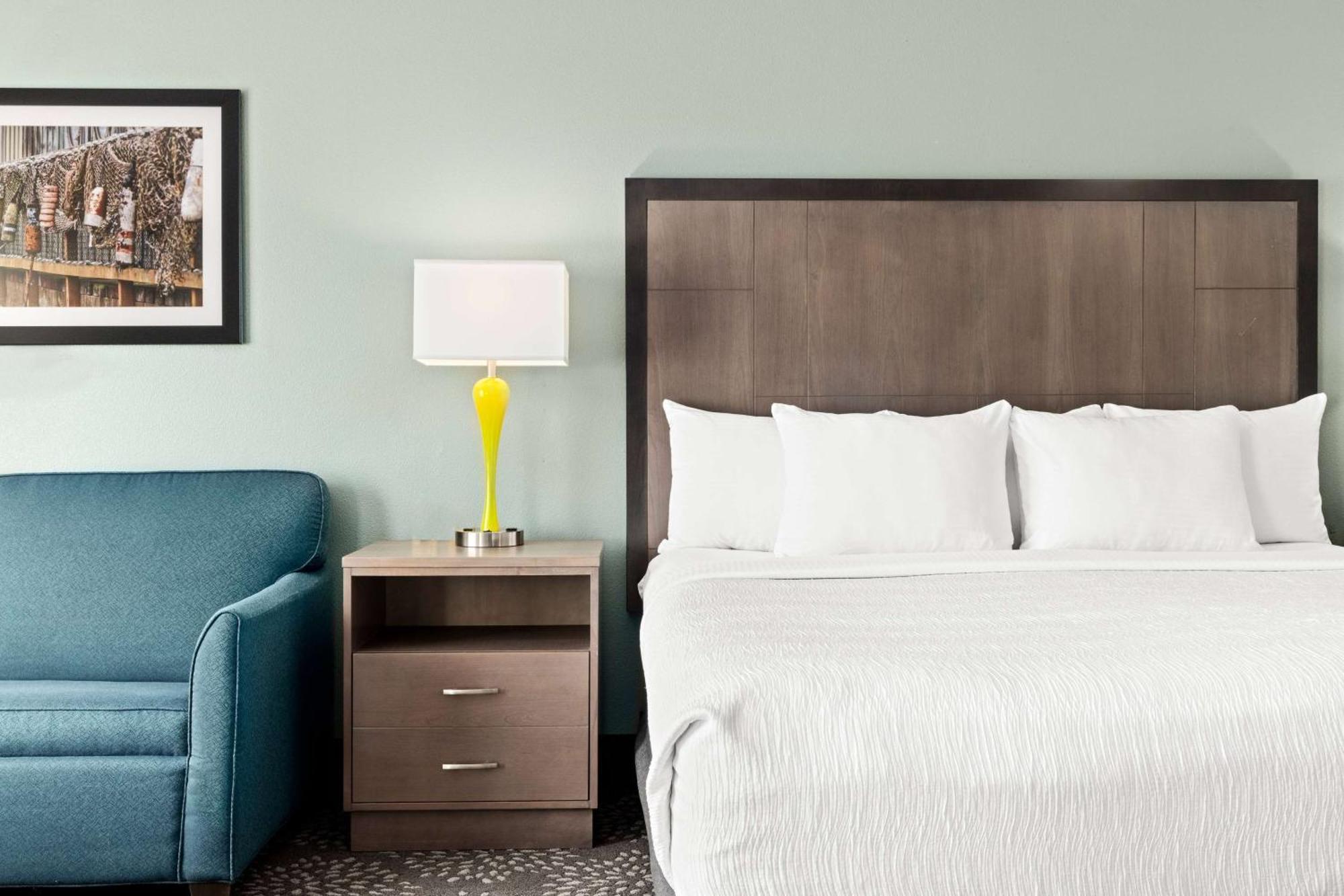 La Quinta By Wyndham Newport Hotel Екстериор снимка