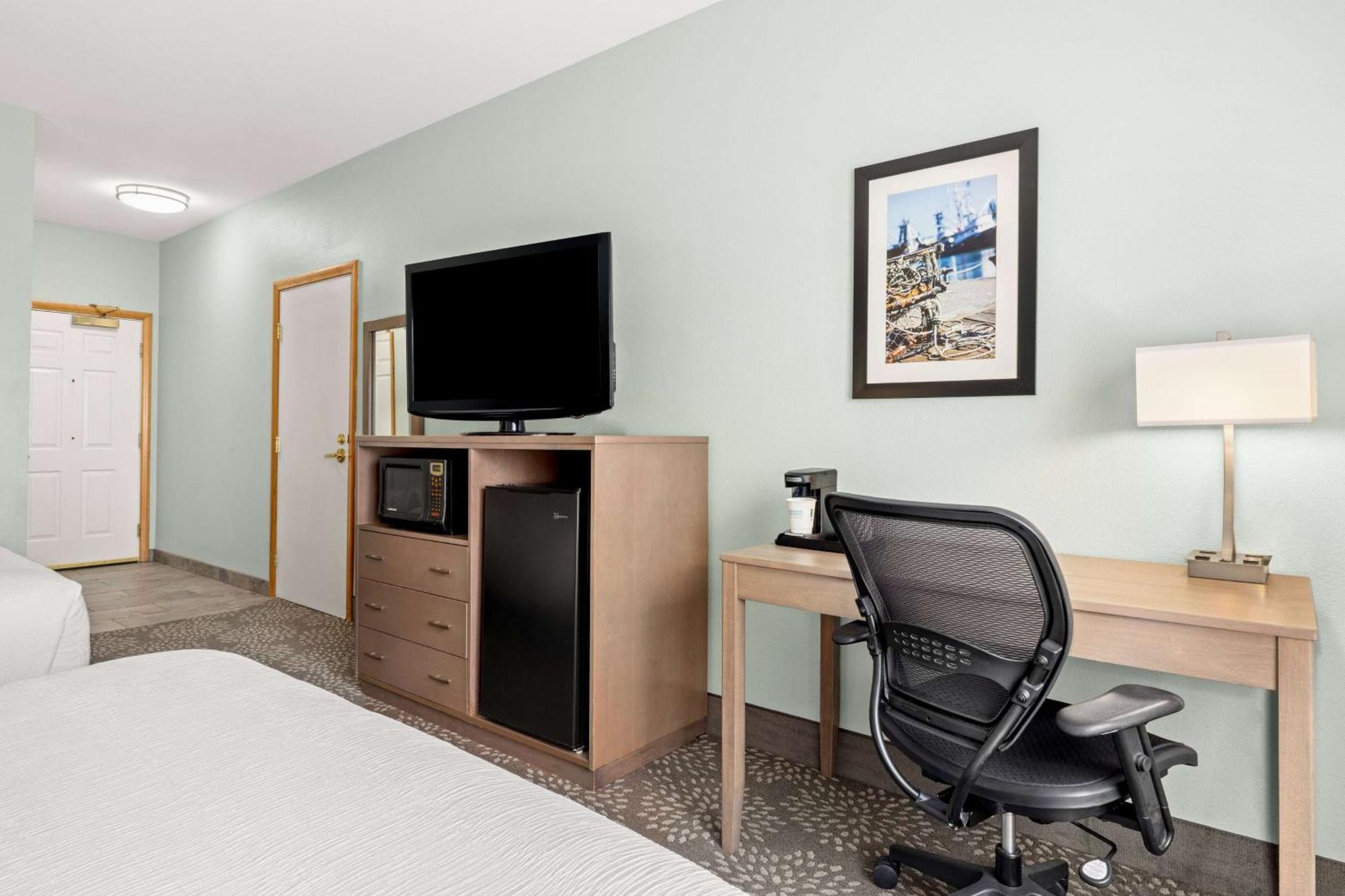 La Quinta By Wyndham Newport Hotel Екстериор снимка
