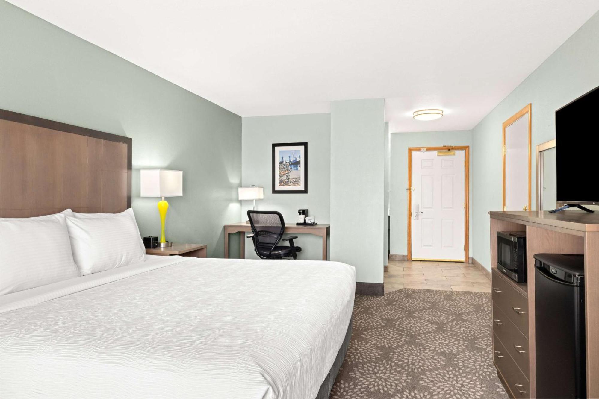 La Quinta By Wyndham Newport Hotel Екстериор снимка