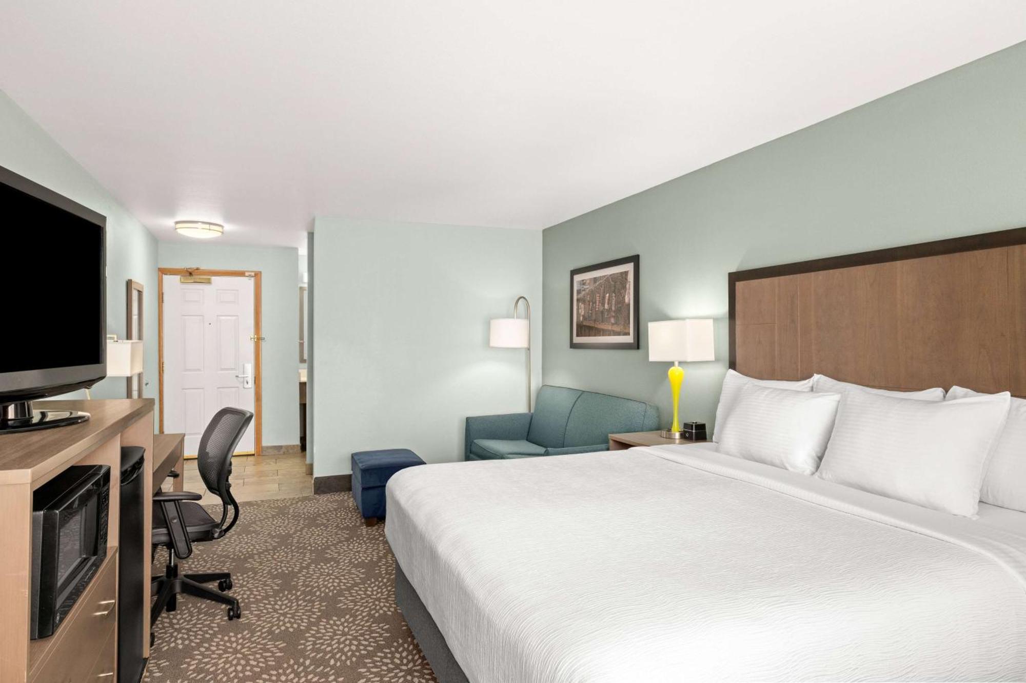 La Quinta By Wyndham Newport Hotel Екстериор снимка