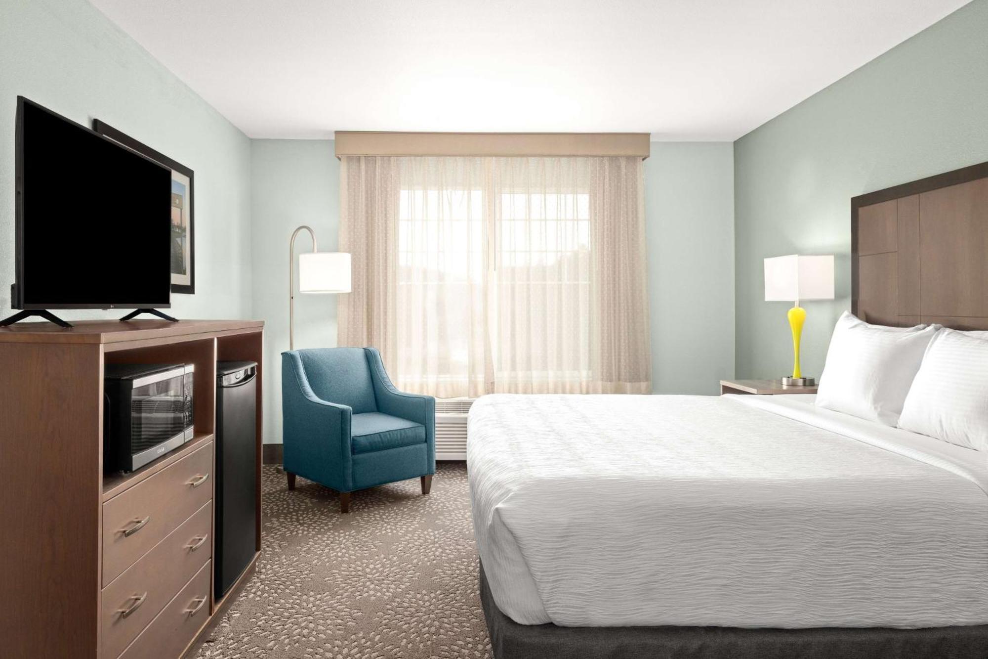 La Quinta By Wyndham Newport Hotel Екстериор снимка