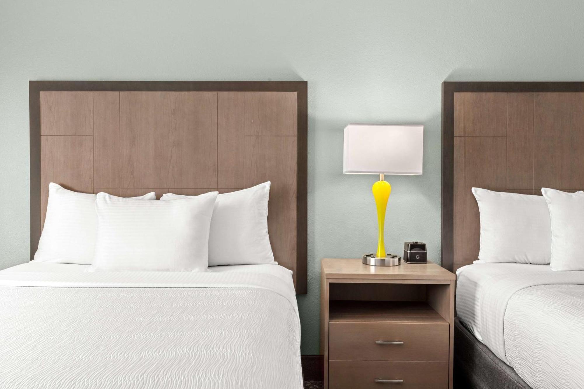 La Quinta By Wyndham Newport Hotel Екстериор снимка