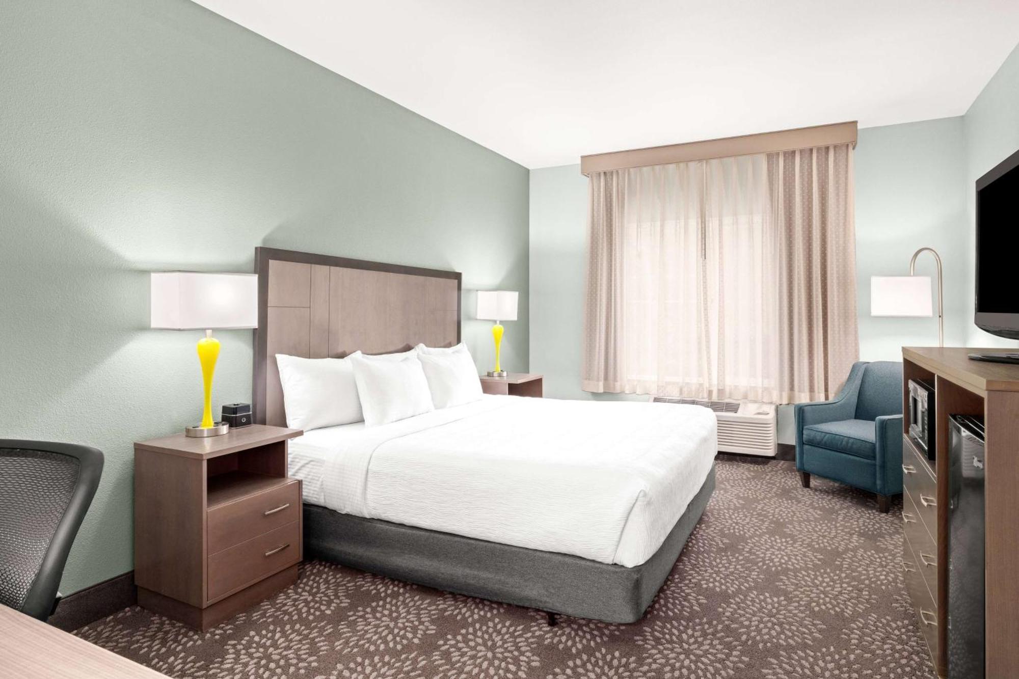 La Quinta By Wyndham Newport Hotel Екстериор снимка