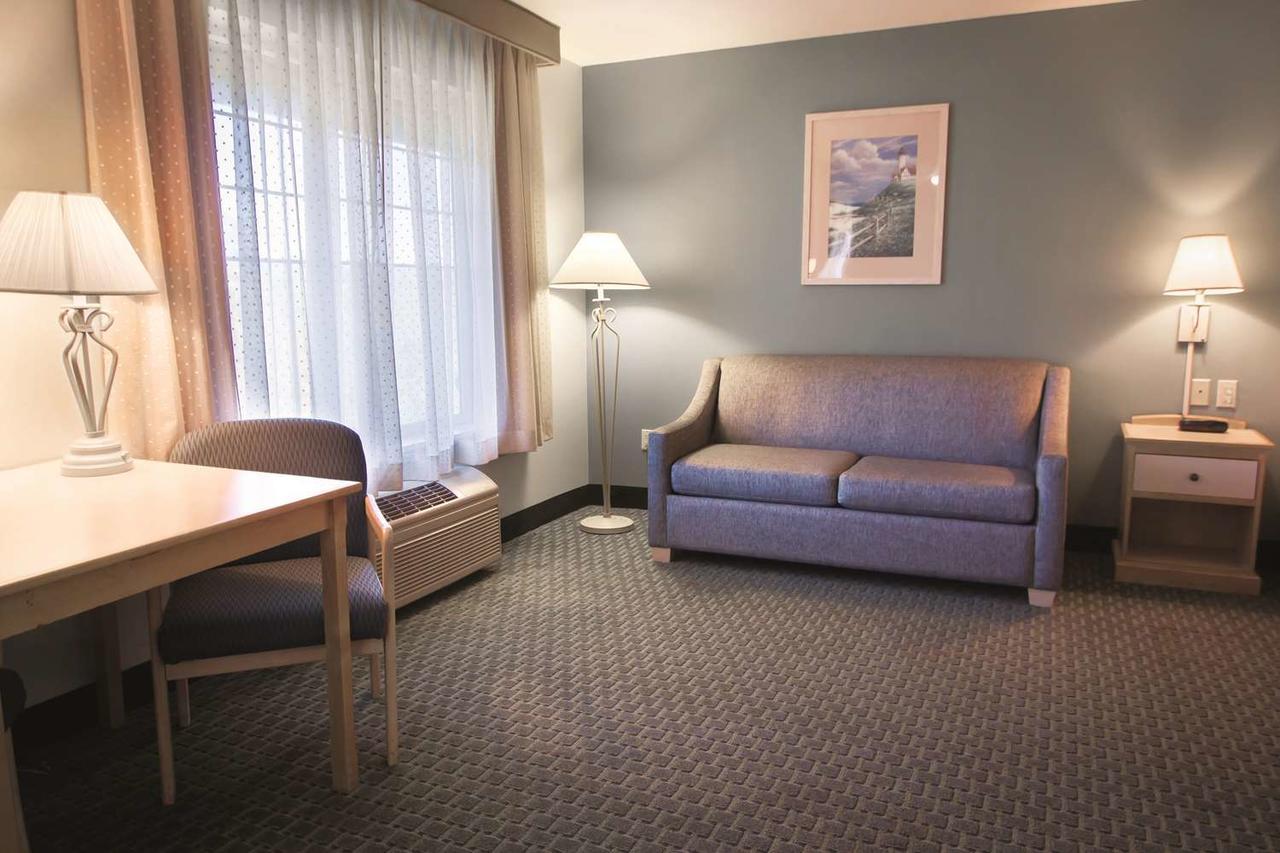 La Quinta By Wyndham Newport Hotel Екстериор снимка
