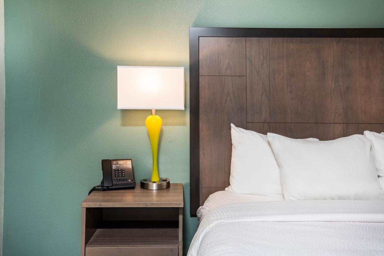 La Quinta By Wyndham Newport Hotel Екстериор снимка